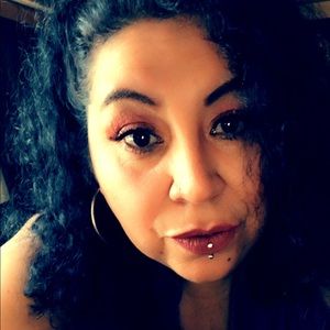 Meet your Posher, Alicia